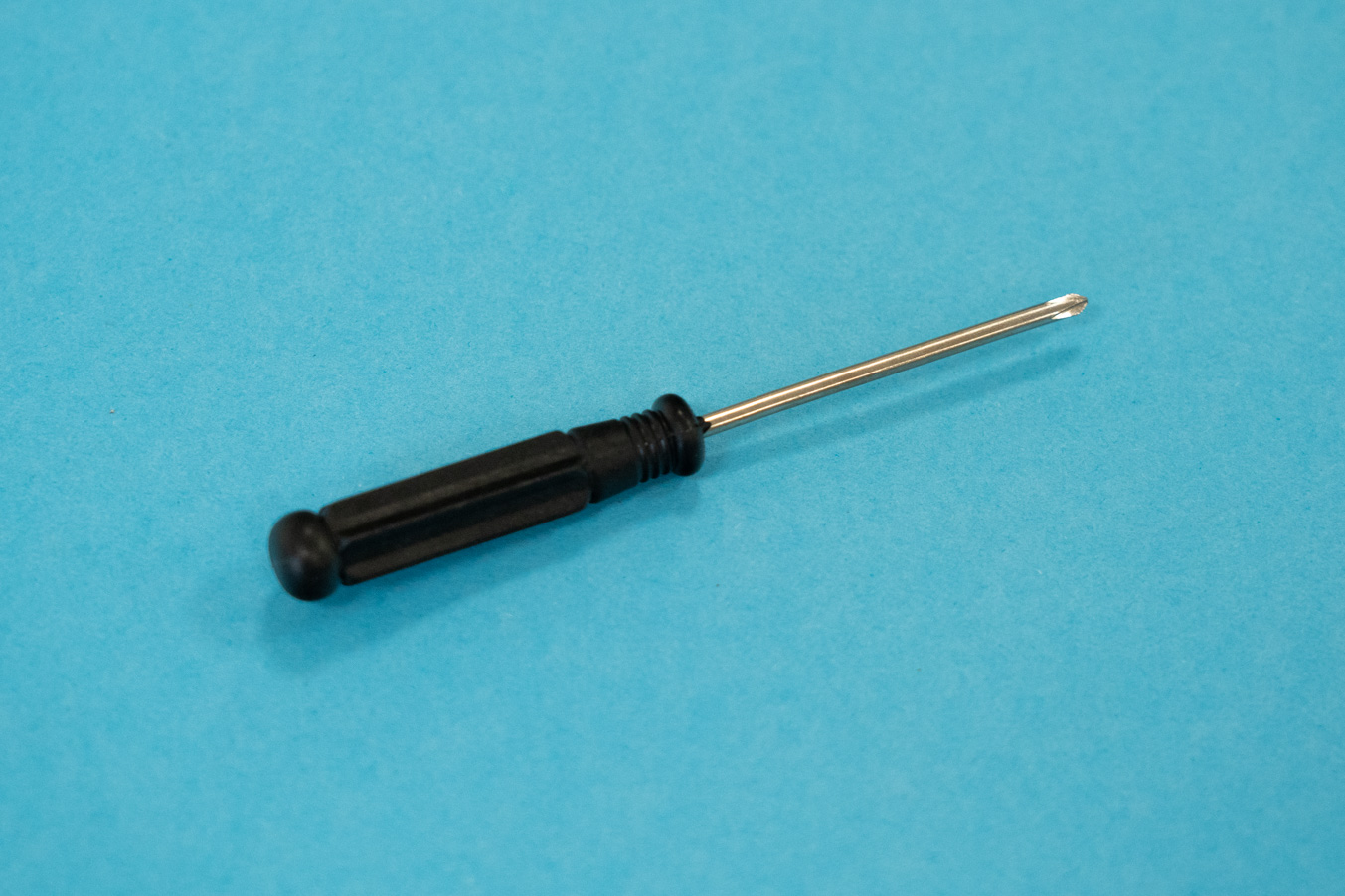 Standard cross screwdriver